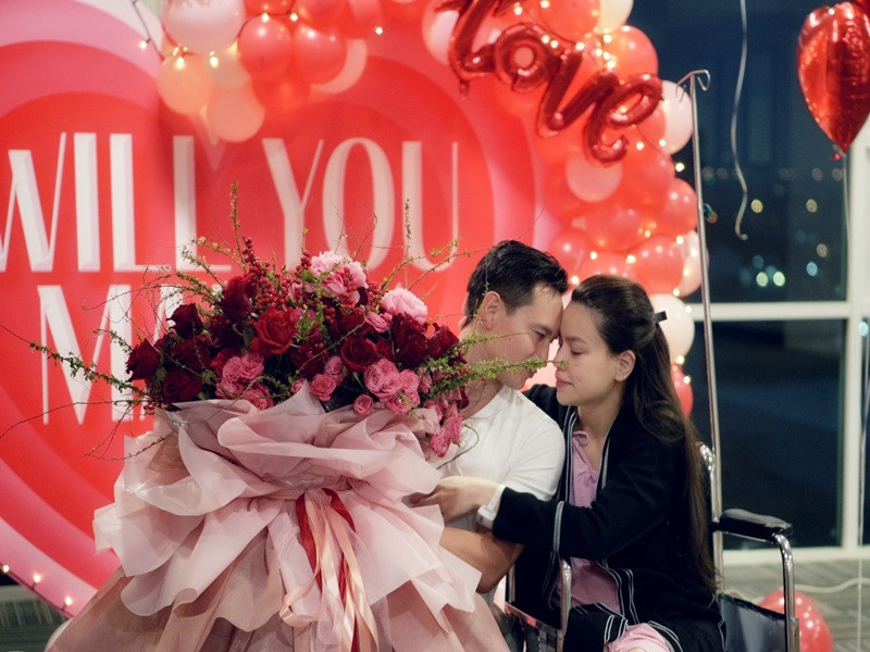 Tháng 11/2020, sau khi sinh đôi, Hà Hồ được Kim Lý cầu hôn. Nhiều khán giả mong chờ đám cưới của cặp đôi này trong năm 2022.