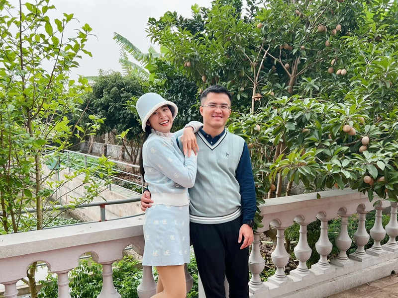 Hoa hậu Ngọc Hân và Phú Đạt bắt đầu yêu nhau vào năm 2011. Năm 2019, cặp đôi bí mật làm lễ dạm ngõ.