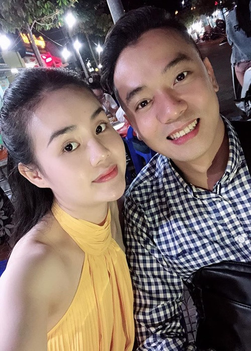 Việt Bắc không phải là gương mặt quá xa lạ với khán giả. Năm 2013, anh nổi lên khi đóng vai Xuân Tóc Đỏ trong bộ phim truyền hình “Trò đời”. Năm 2020, Việt Bắc được chú ý nhờ vai Cân trong “Cô gái nhà người ta”. Năm 2021, anh tham gia phim “Hương vị tình thân”. Ngoài đời, Việt Bắc đã lập gia đình. Ảnh: Dân Việt