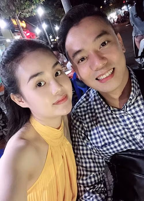 Việt Bắc không phải là gương mặt quá xa lạ với khán giả. Năm 2013, anh nổi lên khi đóng vai Xuân Tóc Đỏ trong bộ phim truyền hình “Trò đời”. Năm 2020, Việt Bắc được chú ý nhờ vai Cân trong “Cô gái nhà người ta”. Năm 2021, anh tham gia phim “Hương vị tình thân”. Ngoài đời, Việt Bắc đã lập gia đình. Ảnh: Dân Việt