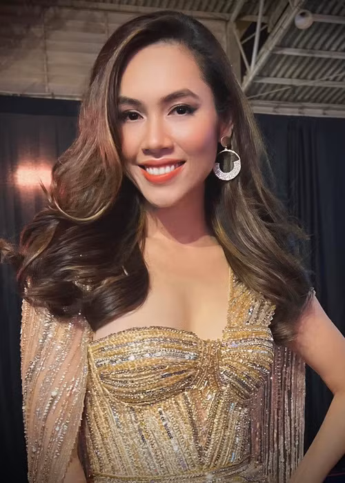 Trong vài tháng qua, Hoàng My đồng hành cùng Kim Duyên ở cuộc thi Hoa hậu Hoàn vũ Thế giới 2021 tại Israel và show thời trang ở Dubai.