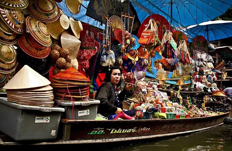 12. Mặc dù mặc cả là một phần trong văn hóa của người Thái nhưng đừng bao giờ mặc cả quá thấp vì một số người có thể cảm thấy bị xúc phạm.