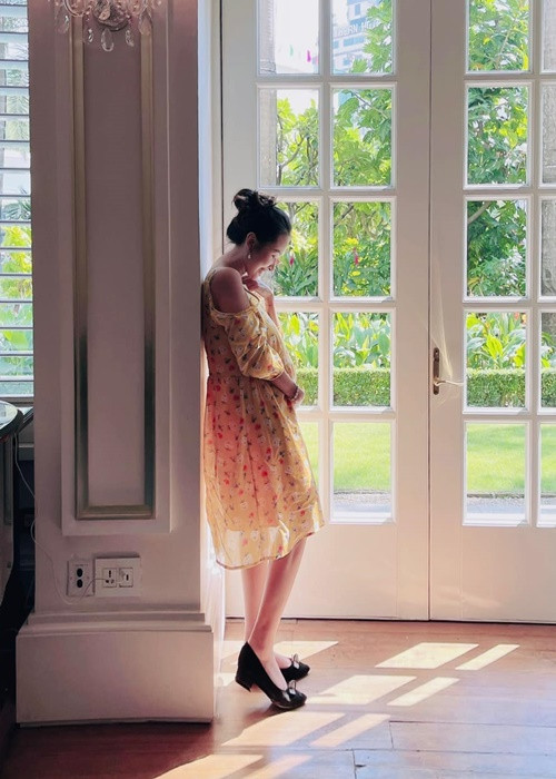 Nữ MC liên tục khoe quà được gia đình, bạn bè và đồng nghiệp gửi tặng để tẩm bổ.