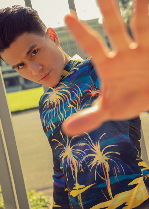 Vĩnh Thụy khoe vẻ điển trai “không đối thủ”.