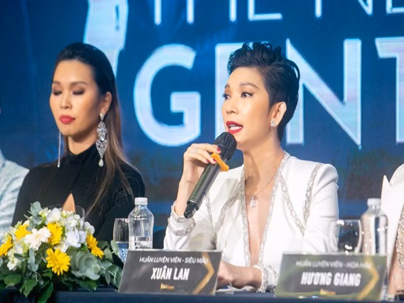 Phía Xuân Lan chia sẻ trên Dân Việt về ồn ào: “Tất cả những nghệ sĩ cá tính rất rõ sẽ hay đụng nhau. Tôi cũng nói trước với ê-kíp đây không phải là chương trình nét đẹp thân thiện nên mỗi huấn luyện viên cứ thể hiện bản lĩnh của mình. Chúng tôi không phải bạn bè, cũng không yêu thương nhau nên trước sau cũng sẽ có đụng độ. Nhưng hãy yên tâm! Tất cả chúng tôi đều sẽ chuyên nghiệp nhất khi đến với chương trình". Ảnh: Sức khỏe và đời sống