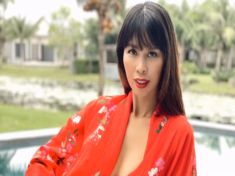 Cách đây không lâu, Hà Anh một lần nữa khẳng định không vùi dập Tuyết Lan. Siêu mẫu cho biết, cô chưa bao giờ phủ nhận tiềm năng của Tuyết Lan. Hà Anh còn khen học trò hiện tại đã trưởng thành, giỏi giang hơn rất nhiều khiến cô tự hào. Ảnh: FB Hà Anh