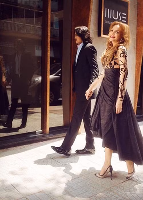 Khi về Việt Nam hoạt động nghệ thuật, Thanh Hà thường xuyên được Roland tháp tùng ghi hình các chương trình, tham gia các sự kiện giải trí. Ảnh: FBNV