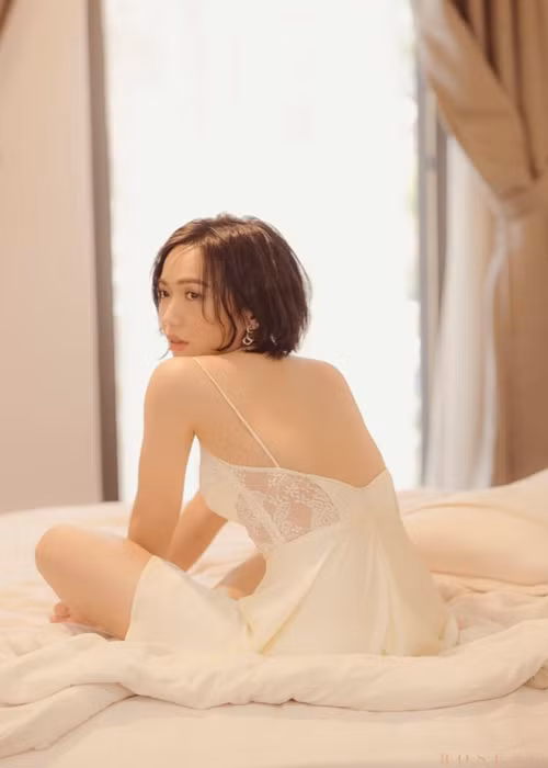 Đăng ảnh gợi cảm, Diệu Nhi từng bông đùa “nữ hoàng nội y” Ngọc Trinh: "Sao, thấy dáng tôi ngon hơn bắt đầu run sợ rồi chứ gì?".