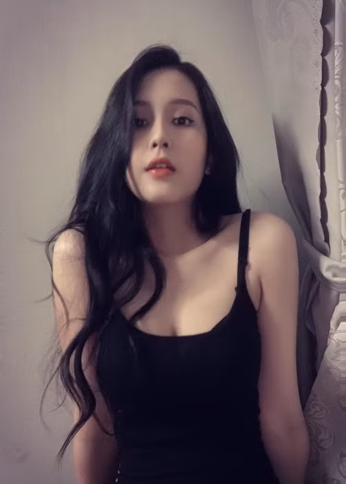 Sau lùm xùm tình ái với Jack, Thiên An liên tục khoe sắc vóc “gái một con trông mòn con mắt”.