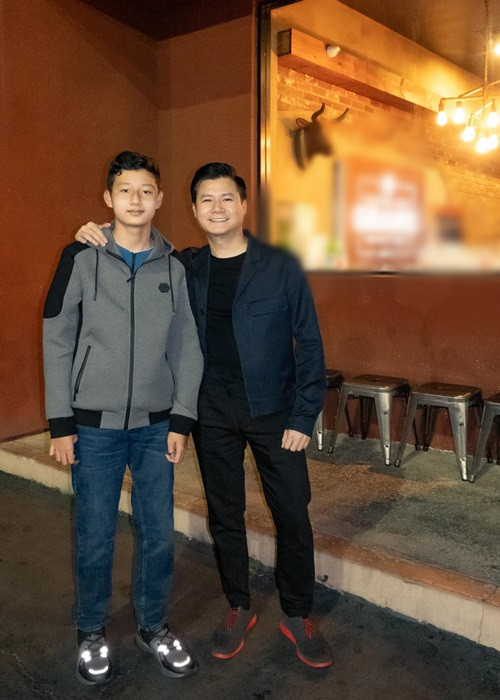 Mới 14 tuổi nhưng con trai ca sĩ Quang Dũng đã có chiều cao 1m72. Gương mặt của Bảo Nam rất điển trai, giống bố như đúc.