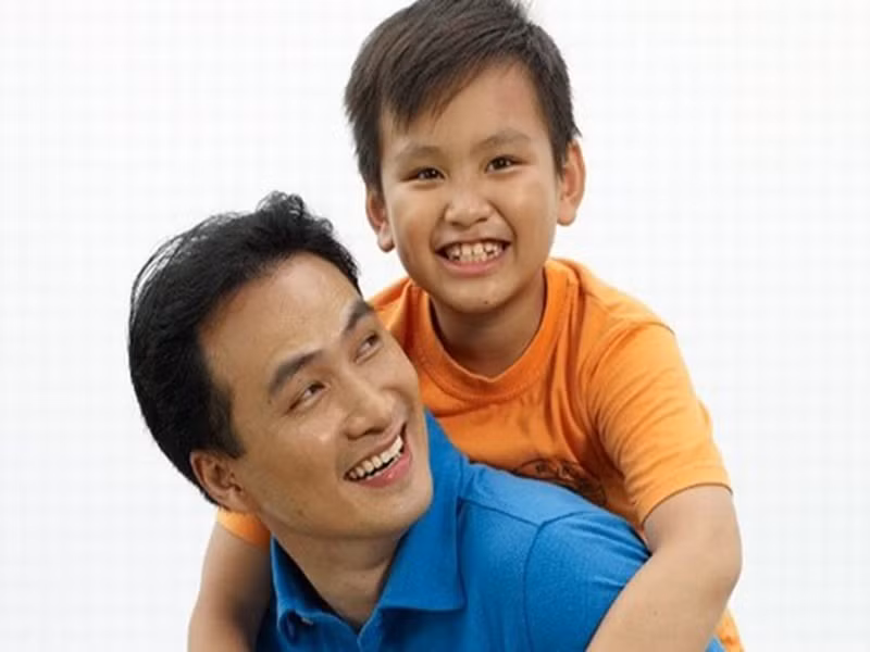 Hồi còn nhỏ, Gia Cát - con trai đầu lòng của Chi Bảo từng tham gia đóng quảng cáo cùng bố. Ảnh: Zing