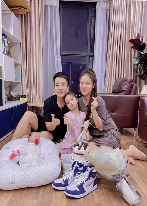 Bé Thóc - con gái của Đỗ Duy Nam - Ngọc Anh hiện tại được xem là hot TikToker nhí bởi các video có sự góp mặt của bé Thóc lên đến 7 triệu view.