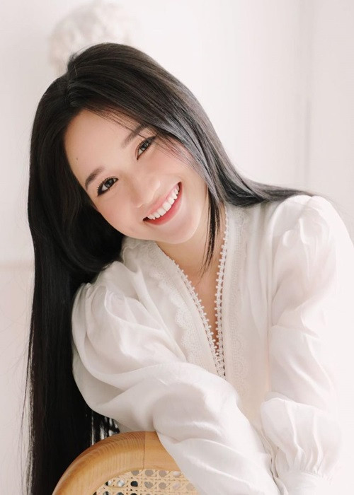 Sinh năm 1998, Trúc Anh là một trong những nữ diễn viên tài năng. Cô vụt sáng nhờ đóng Hà Lan trong “Mắt biếc”. Ngoài dự án này, cô từng đóng phim điện ảnh “Thiên thần hộ mệnh”, một số phim chiếu web như "Ê! Nhỏ lớp trưởng", "Hoàng hôn đến từ bình minh", "Nhà nàng ở cạnh nhà tôi".