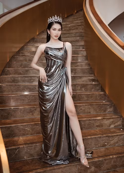 Tháng 3/2021, Á hậu Phương Anh trở thành thủ khoa đầu ra ngành hệ thống quản lý thông tin của trường đại học RMIT với điểm tốt nghiệp là 3.5/4 điểm. Tháng 9/2021, người đẹp đạt học bổng thạc sĩ 1 năm rưỡi của trường đại học RMIT.