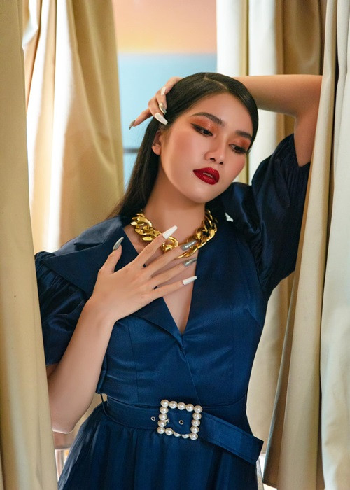 Phương Anh thành thạo tiếng Anh và tiếng Pháp. Người đẹp từng đoạt huy chương vàng Olympic môn tiếng Pháp năm 2014 và năm 2015, giải nhất học sinh giỏi cấp thành phố môn tiếng Pháp năm 2014, giải 3 kỳ thi học sinh giỏi quốc gia môn tiếng Pháp năm 2016 và có chứng chỉ IELTS 8.0.