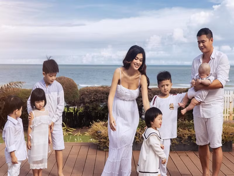 Từng 6 lần sinh nở, Hoa hậu Oanh Yến vẫn giữ được vóc dáng thon gọn. Ảnh: FB Oanh Yến