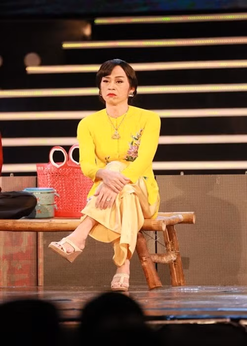 Năm 2011, Hoài Linh quyết định không đóng vai giả gái nữa vì e ngại vóc dáng và giọng nói thay đổi do tuổi tác nên khó đảm đương được tốt. Ảnh: Zing