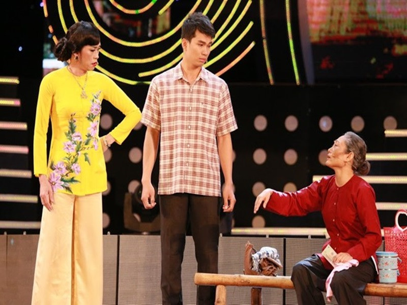 Hoài Linh từng là một trong những nam nghệ sĩ có nhiều vai diễn giả gái nhất Vbiz. Ảnh: Zing