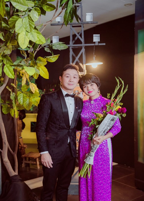 Trang phục thường thấy nhất của Anh Tuấn là vest.