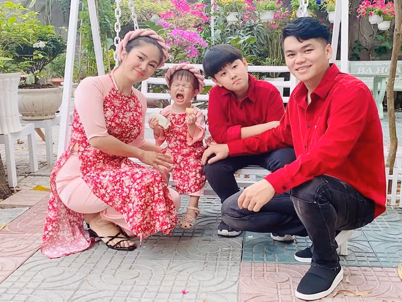 Trung Kiên trở thành bờ vai vững chắc cho Lê Phương để cô yên tâm hoạt động nghệ thuật.