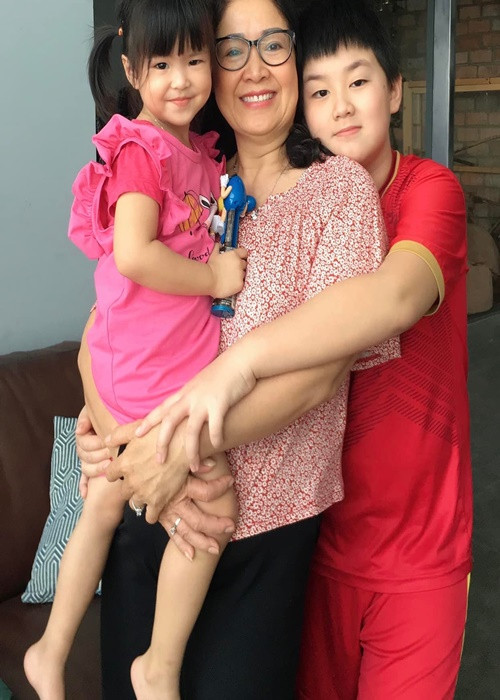 Con gái của Lê Phương có tên thân mật là Bông. Không chỉ xinh xắn, bé Bông còn sở hữu đôi chân dài.