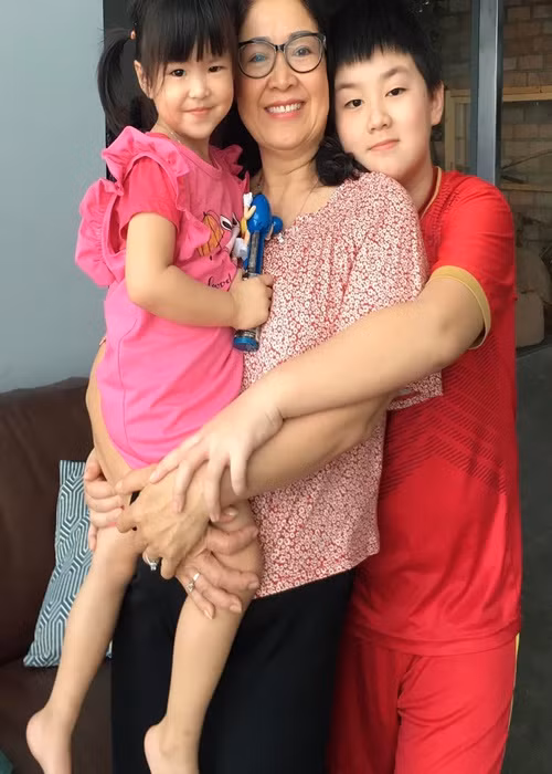 Con gái của Lê Phương có tên thân mật là Bông. Không chỉ xinh xắn, bé Bông còn sở hữu đôi chân dài.