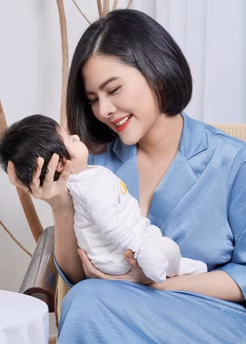 Cặp song sinh nhà Vân Trang có tên thân mật là Quinisha và Quianna.