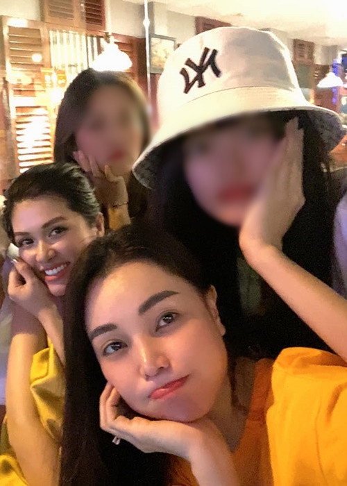 Trà Ngọc Hằng nghĩ rằng mối quan hệ giữa cô và Oanh Yến là tình bạn chân thật. Ngoài ra, Trà Ngọc Hằng biết ơn vì Oanh Yến và bạn trai đã tìm cách giúp đỡ khi cô gặp khó khăn về tài chính. Ảnh: FB Trà Ngọc Hằng