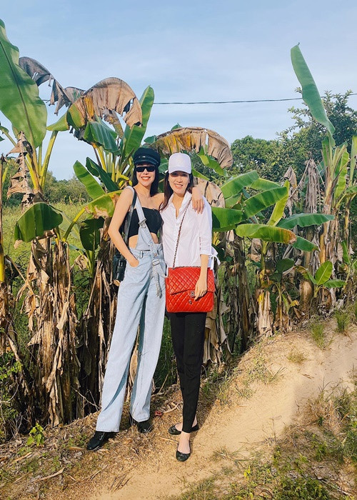 Hai mỹ nhân Việt từng vui vẻ gặp gỡ tại các sự kiện giải trí, đưa các con đi chơi chung. Ảnh: FB Trà Ngọc Hằng