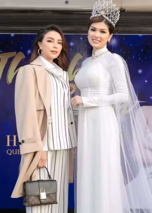 Khi có người đứng ra thanh toán tất cả các khoản vay, Trà Ngọc Hằng ủy quyền toàn bộ tài sản cho người này. Theo Trà Ngọc Hằng, cô và bạn trai Oanh Yến ban đầu thỏa thuận nếu Trà Ngọc Hằng bị vào nhóm nợ xấu, cô sẽ không trả 2,5 tỷ. Tuy nhiên, Oanh Yến và bạn trai nhất quyết đòi Trà Ngọc Hằng trả lại số tiền này. Ảnh: FB Oanh Yến