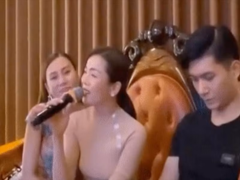 Fan của Lệ Quyên cho rằng cư dân mạng quá soi mói hành động của Lâm Bảo Châu. Ảnh: Vietnamnet