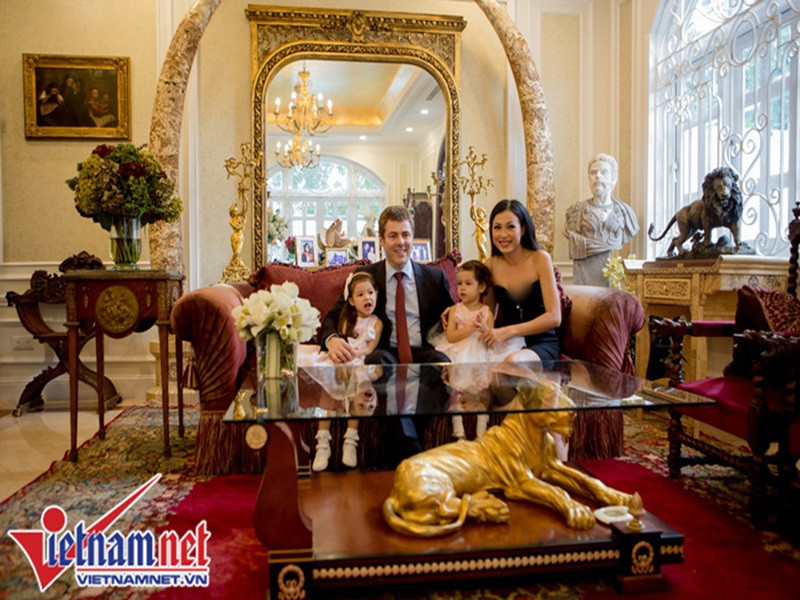 Hoa hậu Mỹ Uyên chia sẻ, thật ra, cô không quá giàu có như lời đồn, ngôi nhà cũ ở quận 1 là tiền của cô và ba má. Ảnh: Vietnamnet