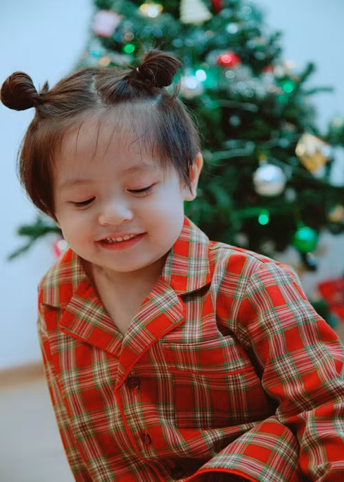 Vợ chồng Thanh Thúy lập một trang fanpage mang tên CuTet Cute cho con trai thứ hai. Fanpage này hiện hút hàng nghìn tài khoản theo dõi.