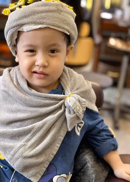 Con trai của Thanh Thúy có gương mặt giống bố như đúc từ đôi mắt đến đôi môi.