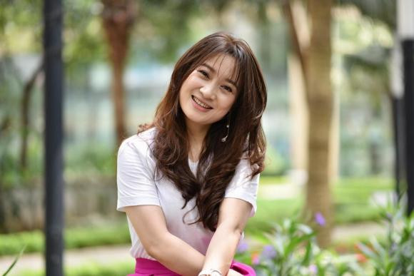 Diễn viên Thu Nga được khen đảm đang khi chuẩn bị mâm cỗ cúng ông Công ông Táo vào 23/12 âm lịch đầy đủ với nhiều món như gà luộc, xôi gấc, giò, nem rán, rau luộc...