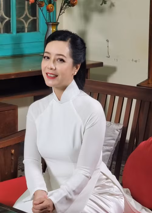 Cùng tên Xuân giống nghệ sĩ Kim Xuân, nghệ sĩ Chiều Xuân chia sẻ về ý nghĩa tên của mình: "Tôi sinh chiều mùng 5 Tết, ba tôi lại là đạo diễn với một tâm hồn nghệ sĩ nên đặt luôn tên con gái là Chiều Xuân”. Ảnh: FB Chiều Xuân