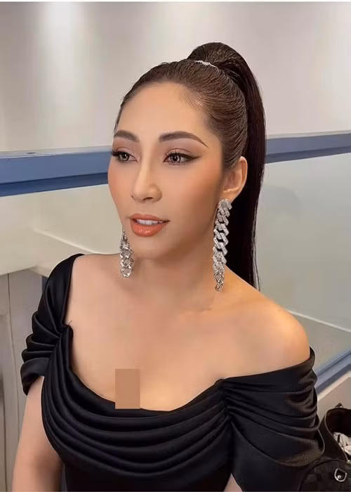 Người đẹp sinh năm 1995 từng chia sẻ, lúc mang bầu, cô xuống sắc thảm hại nên bị chồng phụ bạc, ngoại tình, thậm chí bị chồng đánh.