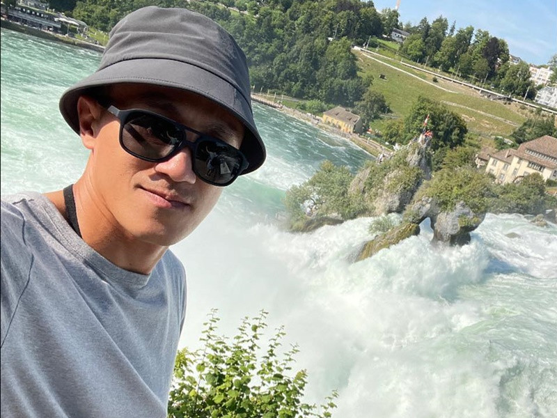 Criss Lai từng bị chê mất dần vẻ điển trai, thư sinh khi để tóc dài. Hiện tại, anh đã lấy lại được phong độ. Ảnh: FB Criss Lai