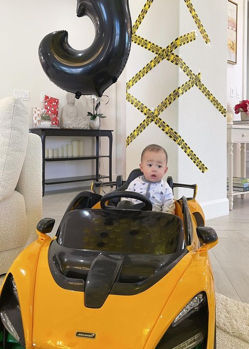 Bé Apollo - con trai thứ hai của Phạm Hương cũng có cuộc sống sung sướng từ khi mới chào đời.