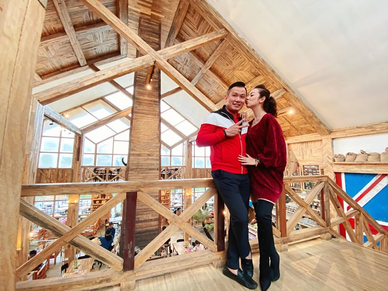 Jennifer Phạm sinh cho ông xã doanh nhân ba nhóc tỳ kháu khỉnh: 2 gái, 1 trai.