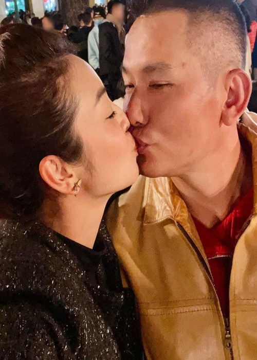 Nữ MC chia sẻ, doanh nhân Đức Hải tâm lý, chiều chuộng vợ nên cô cảm thấy hôn nhân lúc nào cũng như tuần trăng mật.