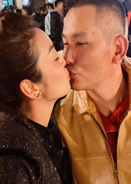 Nữ MC chia sẻ, doanh nhân Đức Hải tâm lý, chiều chuộng vợ nên cô cảm thấy hôn nhân lúc nào cũng như tuần trăng mật.