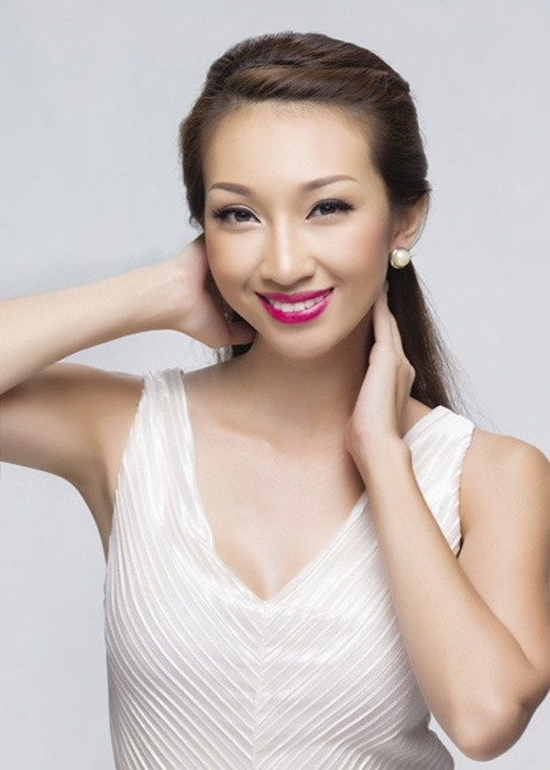 Nữ ca sĩ sở hữu vòng eo 60cm ngày tham gia cuộc thi âm nhạc. Ảnh: Mốt và cuộc sống