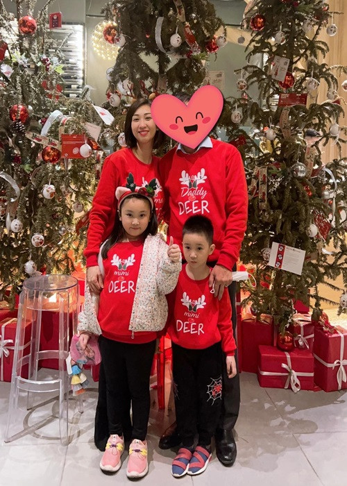 Trước livestream của Lều Phương Anh, T.A.T - cô gái tố Lều Phương Anh chen chân vào hôn nhân của bố mẹ T.A.T chia sẻ trên Doanh nghiệp và tiếp thị: "Mẹ mình đã khóc, không nói nhiều, chỉ bảo: 'Nó là ai mà gia đình mình ra nông nỗi này hả con'. Mình buồn lắm".