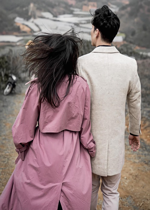 Gần đây, chồng cũ của Lâm Khánh Chi liên tục đăng tải hình ảnh bên một nữ người mẫu.