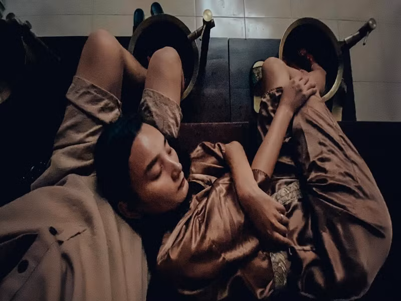 Cặp đôi khẳng định hôn nhân hạnh phúc qua những khoảnh khắc bình dị.