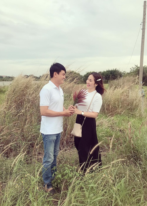 Thanh Trúc hết lòng chăm lo đến sự nghiệp diễn xuất của Cao Minh Đạt. Cô thường xuyên chia sẻ các dự án phim ảnh của chồng trên trang cá nhân. Sợ chồng ngủ quên khi đi quay phim sớm, Thanh Trúc không ngại canh giờ để đánh thức.