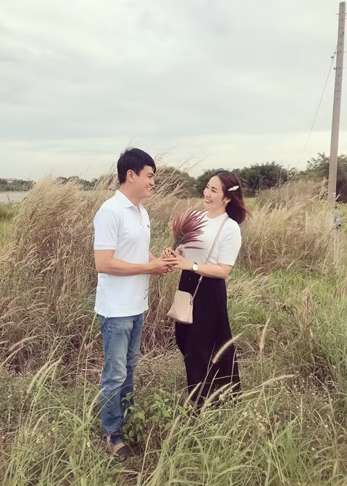 Thanh Trúc hết lòng chăm lo đến sự nghiệp diễn xuất của Cao Minh Đạt. Cô thường xuyên chia sẻ các dự án phim ảnh của chồng trên trang cá nhân. Sợ chồng ngủ quên khi đi quay phim sớm, Thanh Trúc không ngại canh giờ để đánh thức.