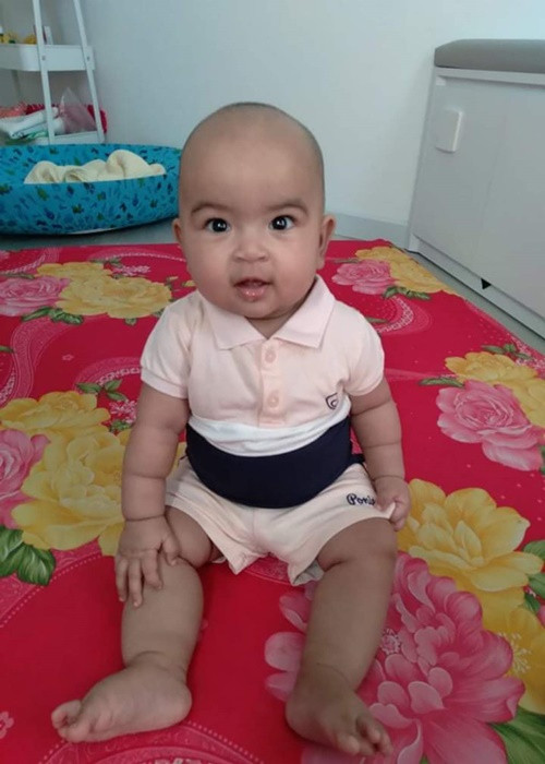 Con gái Võ Hạ Trâm có vẻ mặt khi quạu quọ, lúc tươi cười hết cỡ.