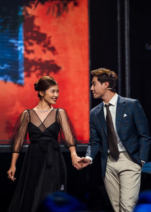 Cả hai còn tương tác ăn ý trên sân khấu VTV Awards. Ảnh: Tiền Phong